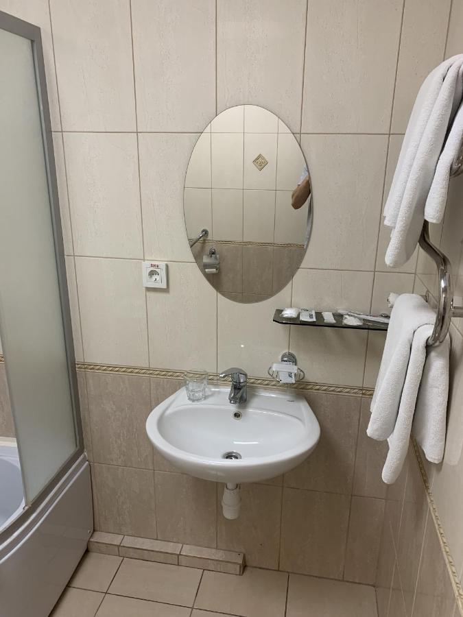 цісар 3*
